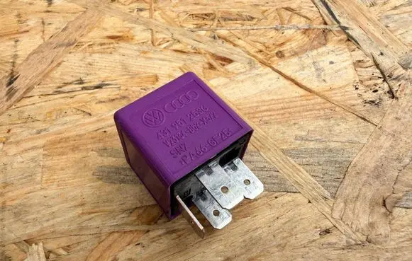 Volkswagen Golf IV Other relay 431951253G