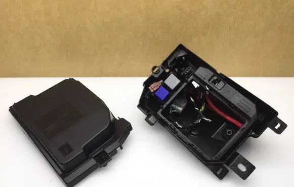 Renault Captur II Fuse box set 284C03643R