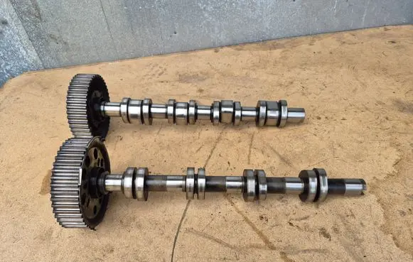 Volkswagen Touran I Camshaft 03G109239B 038109111E