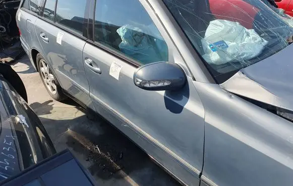 Mercedes-Benz E W211 Front door 747