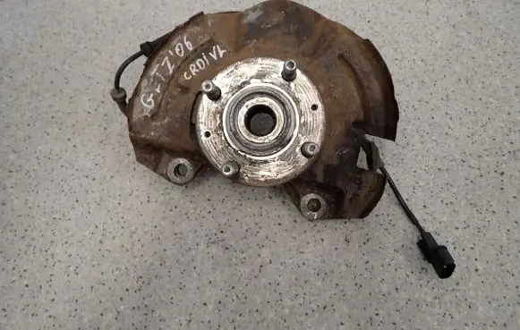 Hyundai Getz Front wheel hub spindle knuckle