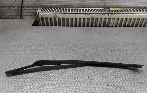 Front wiper blade arm
