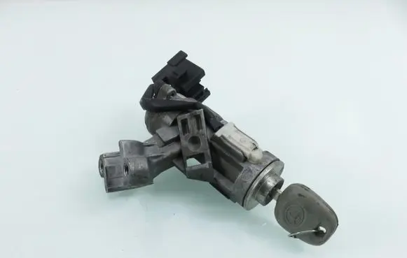 Toyota Yaris Ignition lock 450200D01