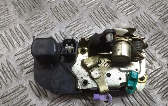 Chrysler PT Cruiser Front door lock