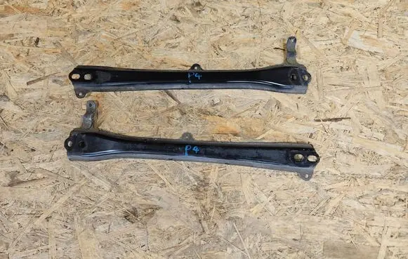 Toyota Prius (XW50) Engine mount bracket 51108-47010 51107-47010