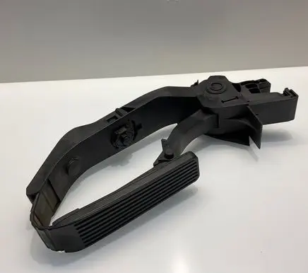 Accelerator throttle pedal