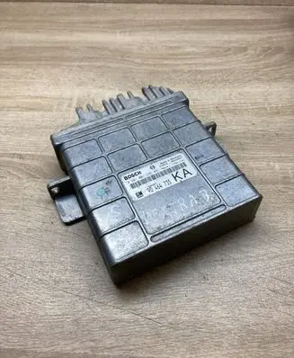 Opel Vectra B Engine control unit/module ECU 90464735 0281001335