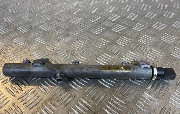 Mercedes-Benz C W203 Fuel main line pipe A6420700695 0528100126 A0041536728