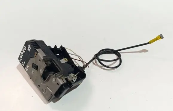 Opel Vivaro Front door lock 8200008246 91166237