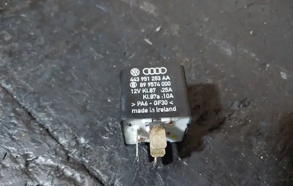 Audi A4 S4 B5 8D Other relay 443951253AA 899574000 219