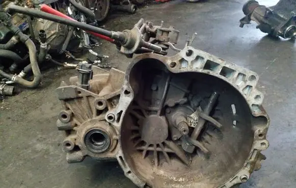 Hyundai Accent Manual 5 speed gearbox J22073