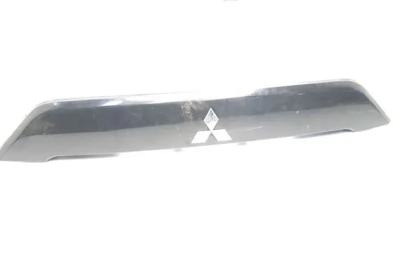 Mitsubishi Outlander Trunk door license plate light bar K2532
