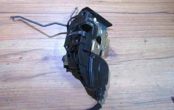 Hyundai Elantra Front door lock
