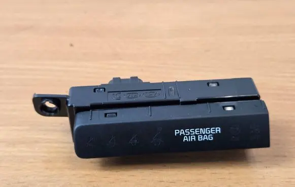 KIA Sportage Passenger airbag on/off switch 95960F1710