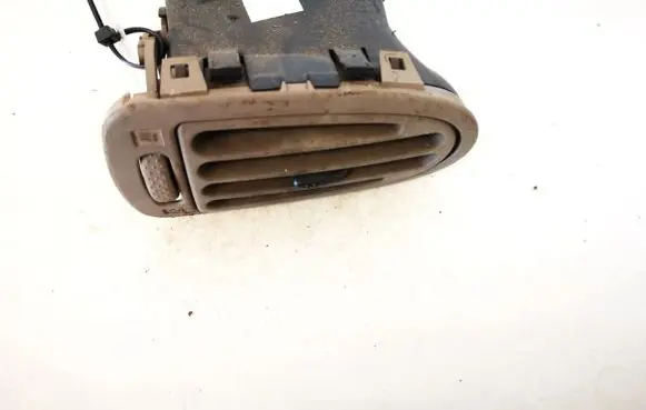 Mitsubishi Galant Dash center air vent grill sp5622