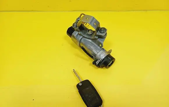 Seat Ibiza IV (6J,6P) Ignition lock 4B0905851C