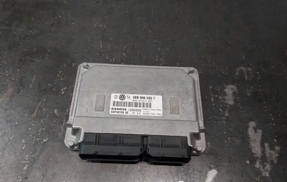 Volkswagen PASSAT B5.5 Engine control unit/module 06B906033T 5WP40108