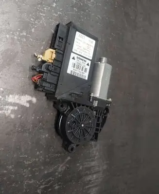 Audi A4 S4 B6 8E 8H Front door window regulator motor 8E1959801B 105840103