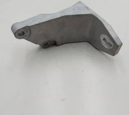Nissan Leaf II (ZE1) Engine mounting bracket