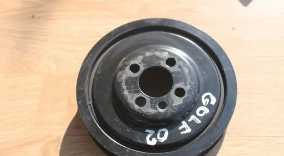 Volkswagen Golf V Crankshaft pulley 036105243