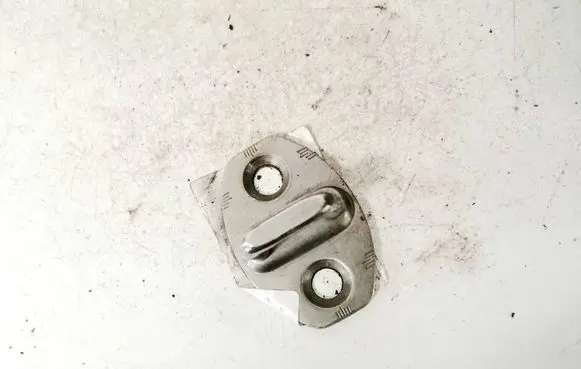 Audi A3 S3 8P Front door lock loop/hook striker 8z0837033