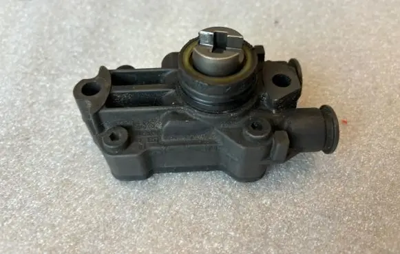 Mercedes-Benz Vaneo W414 Fuel injection high pressure pump A6110900350 6110900350