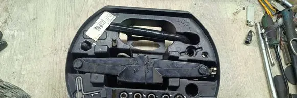 Renault Laguna III Tool set 995040007R