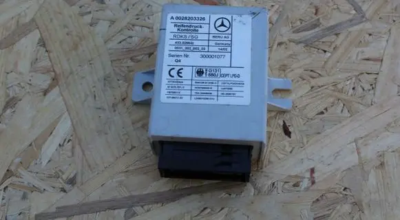Mercedes-Benz S W220 Tire pressure control unit 0028203326