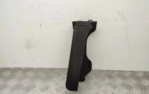 Volkswagen Tiguan Accelerator throttle pedal 1K1723503R