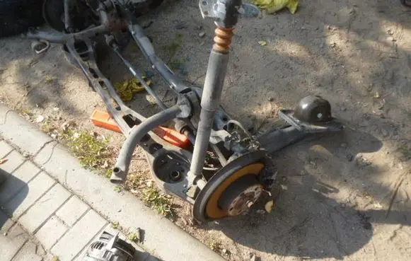 Volkswagen Golf V Stub axle XXXXXXXXX