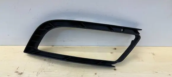 Skoda Superb B6 (3T) Front fog light trim/grill 3T0807682