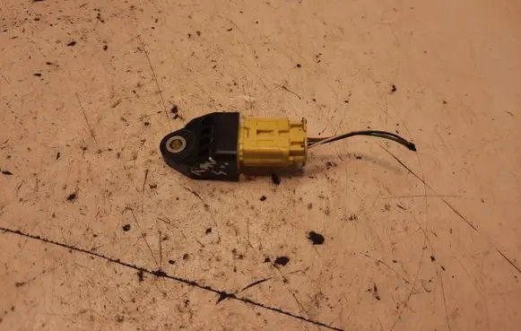 Toyota RAV 4 (XA30) Airbag deployment crash/impact sensor 8983142010