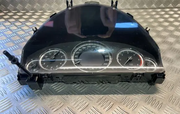 Mercedes-Benz E W212 Speedometer (instrument cluster) A2129001010
