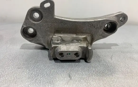 Peugeot 5008 Gearbox mounting bracket 9813721980
