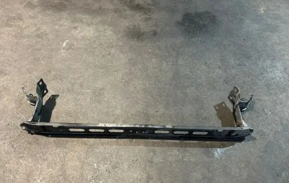 Volvo V60 Radiator mount bracket 31368100
