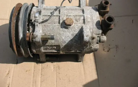 Volkswagen Golf VII Air conditioning (A/C) compressor (pump) 22011