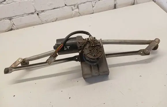 Front wiper linkage