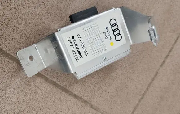 Audi A2 Sound amplifier 8Z0035223