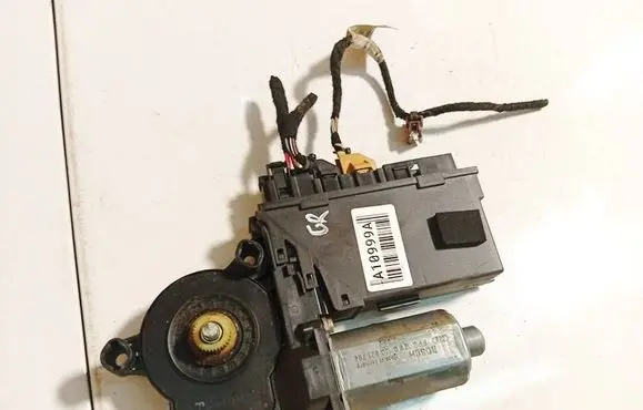 Audi A8 S8 D3 4E Front door window regulator motor 4E0959801A 4E0910802