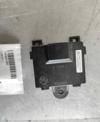 Tesla Model S Door control unit/module 106965100D