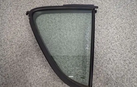 Suzuki Splash Sliding door window/glass 