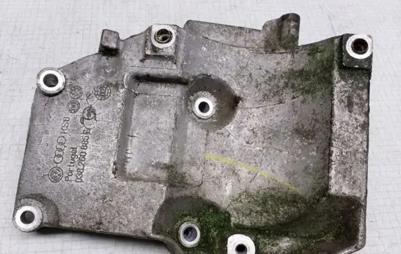 Volkswagen PASSAT B5.5 A/C compressor mount bracket 038260885