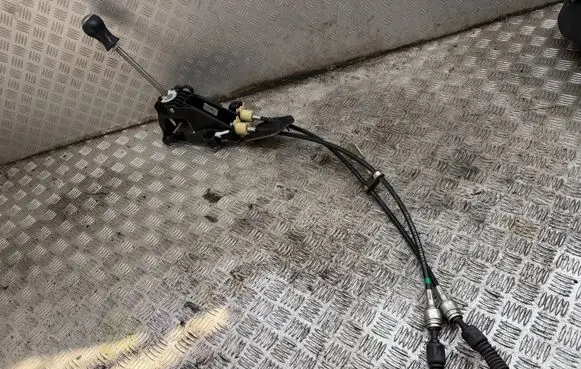 Toyota Yaris Gear shifter/selector 335300D040