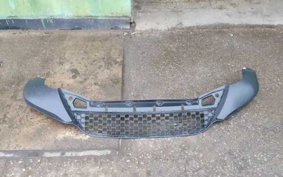 Front bumper lip