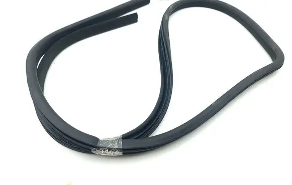 Maserati Quattroporte Front door rubber seal 