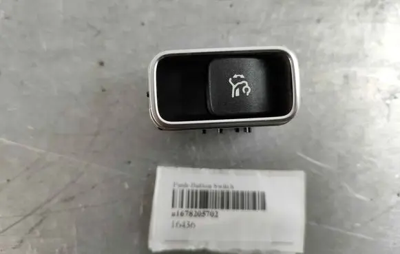 Mercedes-Benz CLA C118 X118 Tailgate/boot open switch button a1678205702
