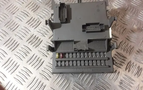 Renault Laguna II Fuse module 8200148809 8200004201E