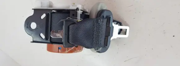 Toyota Corolla Verso E121 Middle seatbelt (rear) DF4332UF