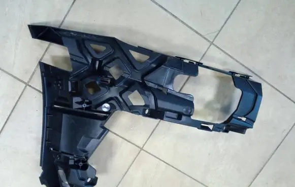 Front bumper mounting bracket
