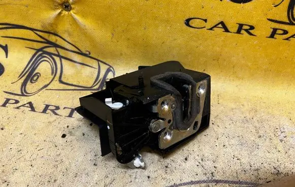 Dacia Sandero III Rear door lock 